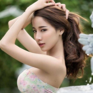 绝美颜值与极品身材：美女学霸Pichana Yoosuk美图集