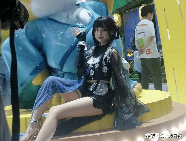 最牛的女Coser，主页就1个7秒视频，但却有2.3W人等出作品s2.png